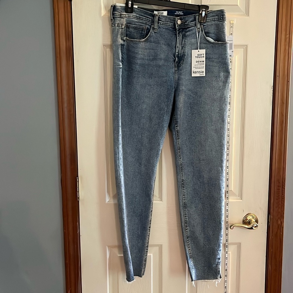 NWT-Kenzie the Violet-high-rise skinny stretch-6/28-light wash, frayed hem jeans